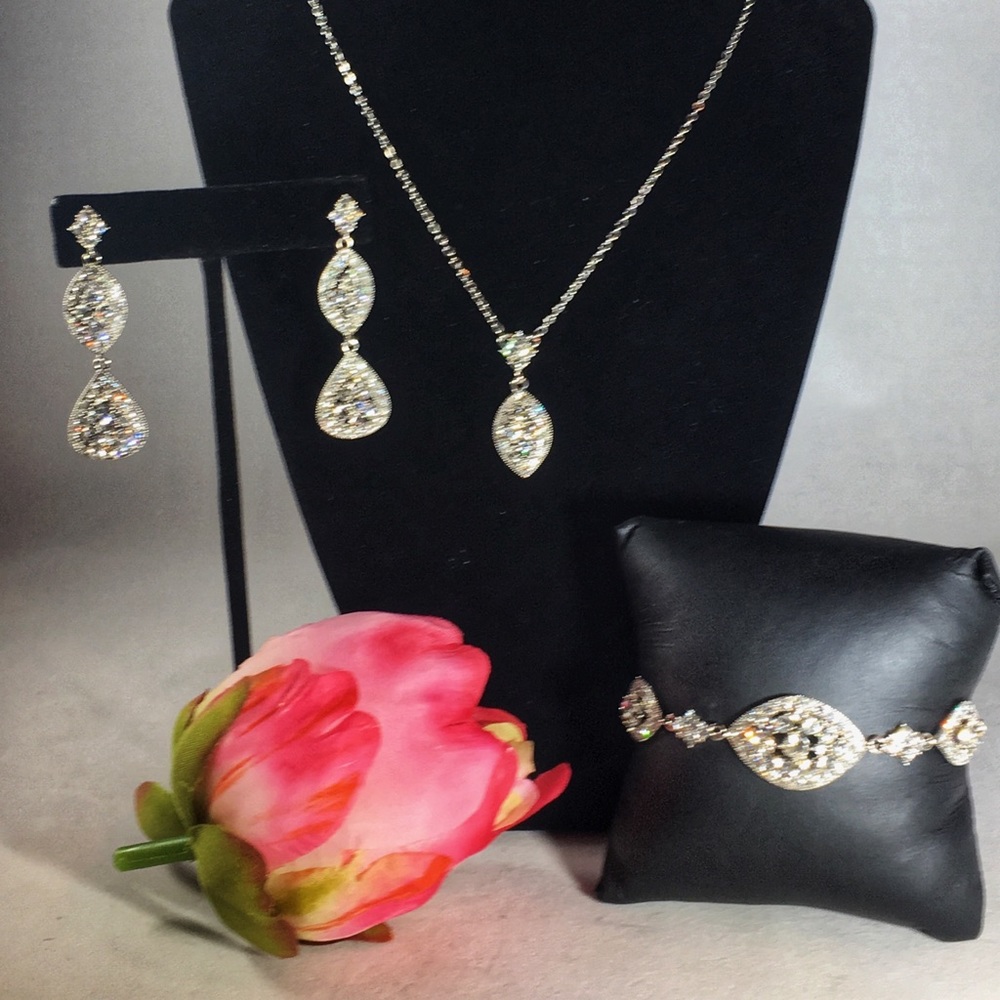 EUC Givenchy Formal/Bridal Jewelry Set! Sparkly!